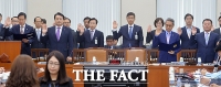 [TF포토] 선서하는 중앙선관위-인사혁신처 관계자들