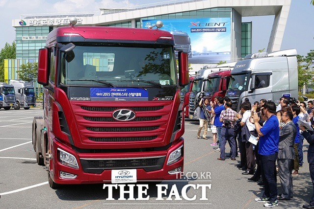13일 현대자동차는 지난 11~12일 1박 2일간 대형 상용차 엑시언트의 우수한 연비를 알리고 현대 상용차 고객들에게 색다른 경험을 제공하기 위해 엑시언트 연비 마스터 선발대회를 진행했다고 밝혔다. / 현대자동차 제공