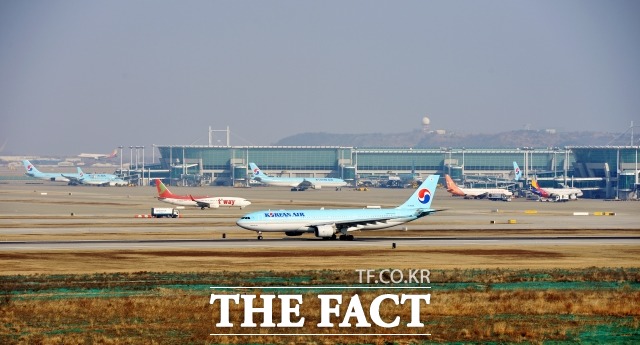 인천국제공항공사가 지난해 임직원들에게 1인당 평균 200만 원이 넘는 복지포인트를 지급한 사실이 드러났다./ 더팩트DB