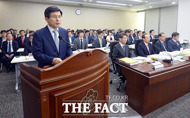 고위공직자도 자녀도 아픈 사람이 참 많죠 국회 국방위원회 소속 백군기 새정치민주연합 의원이 공개한 자료에 따르면, 고위직 공무원 10명 중 1명이 병역 면제자였다. 또 이들 자녀도 여러 가지 사유로 병역을 면제 받은 것으로 나타났다. / 임영무 기자