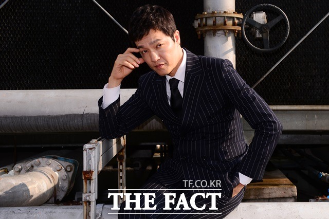 지치지 않냐고요? 공연을 그렇게 오래 했는데요. 조한철은 연이어 작품을 해도 지치지 않는 이유가 공연을 하며 쌓인 체력 덕분이라고 말했다. /남윤호 기자