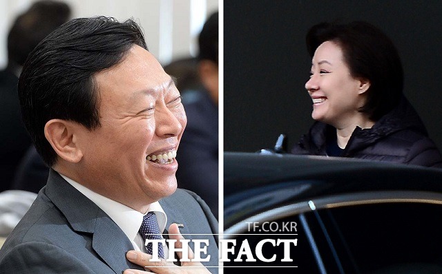 17일 국회 정무위원회 공정거래위원회 국정감사에 증인으로 출석한 신동빈 회장(오른쪽)이 신격호 총괄회장의 세 번째 부인 서미경 씨(왼쪽)와 딸 신유미 호텔롯데 고문이 운영 중인 유원실업이 롯데시네마 매점을 독점으로 운영하고 있다는 지적에 이미 계약을 종료했다고 밝혔다. 이를 두고 재계 안팎에선 신 회장이 모녀를 내친 것 아니냐고 입을 모으고 있다. /더팩트DB