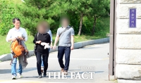  [단독] ‘옥중’ 한명숙 전 총리, ‘당 분란 우려…신문도 안 본다’