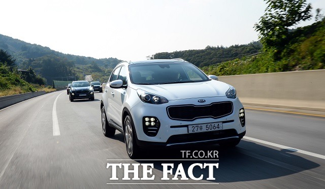 시승차의 제원상 공인 연비는 복합연비 기준 ℓ당 13.8km인 반면, 실제 주행 후 계기판에 찍힌 평균 연비는 이보다 훨씬 높은 ℓ당 17km를 기록했다.