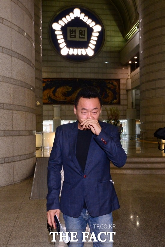 성추행 혐의로 기소된 백재현. 그는 이날 법정에서 피해자에게 거듭 사과하며 합의점을 도출할 것을 요청했다. /문병희 기자