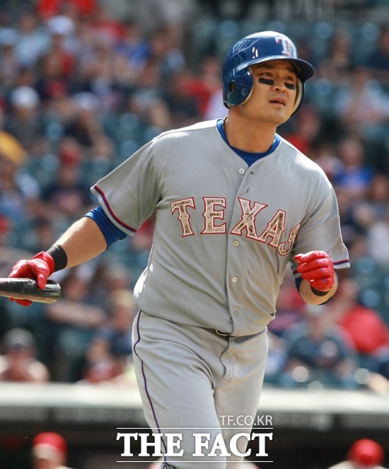 추신수, 1안타-1득점! 추신수가 28일 미닛 메이드 파크에서 열린 2015 메이저리그 휴스턴 애스트로스와 원정 경기에서 2번 타자 우익수로 선발 출전해 4타수 1안타 1득점을 기록했다.  / 더팩트 DB
