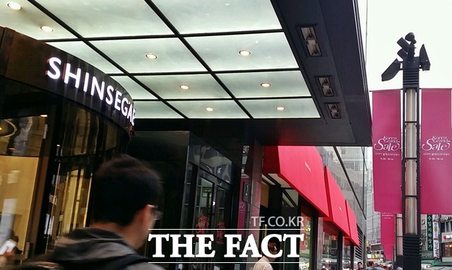 한국판 블랙프라이데이 첫날인 1일 서울 중구 신세계 백화점 본점은 많은 고객이 방문할 것이란 예상과 달리 한산한 분위기다./명동=김아름 기자