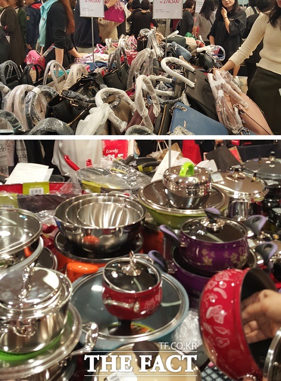 롯데백화점을 찾은 고객들은 블랙프라이데이 구성 상품을 두고 아울렛에서도 살 수 있는 수준이라며 불만을 토로했다.