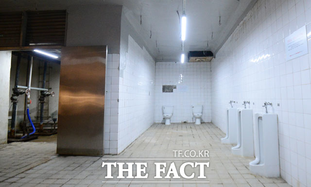비밀벙커, 활용방안은? 서울시는 오는 10일부터 다음 달 1일까지 토·일요일 8일간 비밀벙커를 시민들에게 공개할 예정이다. 하지만 사전에 신청받은 제한된 인원만 관람할 수 있다. 서울시는 다음 해 10월 1일 비밀벙커를 전면개방할 방침이다. /여의도=배정한 기자