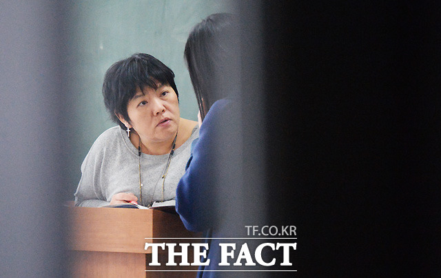전효선, 학생 내쫓아? 최근 전두환 전 대통령의 딸 전효선 서경대학교 교수가 수업 중 수강생을 내쫓았다는 논란에 휩싸였다./이효균 기자