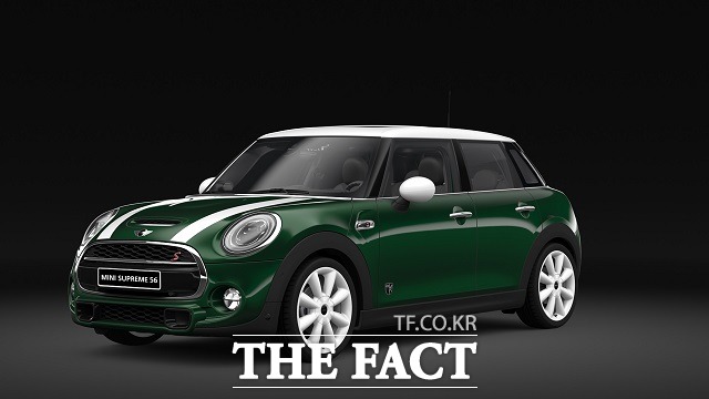8일 MINI가 한국 진출 10주년을 맞아 한정판 뉴 MINI 쿠퍼 S 5도어 슈프림 56 에디션을 출시한다고 밝혔다. / MINI 제공