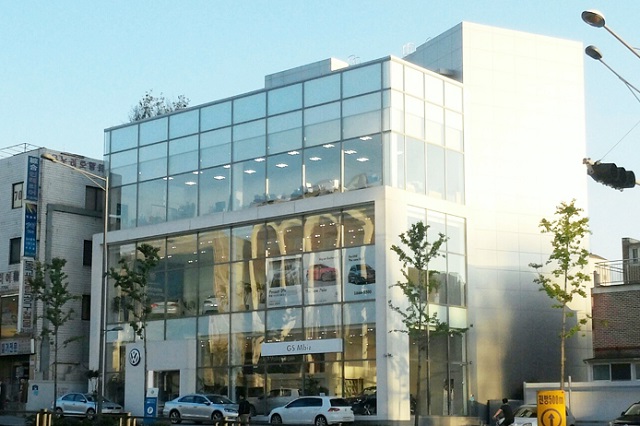 GS그룹의 수입차 사업은 렉서스를 수입 판매하는 센트럴모터스와 폭스바겐 차량을 판매하는 GS엠비즈 두 곳에서 전담하고 있다. / GS엠비즈 홈페이지