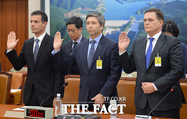 8일 오후 서울 여의도 국회에서 열린 국토교통위원회 종합감사가 진행됐다.  벤츠코리아 디미트리스 실라키스 대표, 폭스바겐코리아 토마스 쿨 사장, 아우디코리아 요하네스 타머 대표(왼쪽부터) / 국회 = 문병희 기자