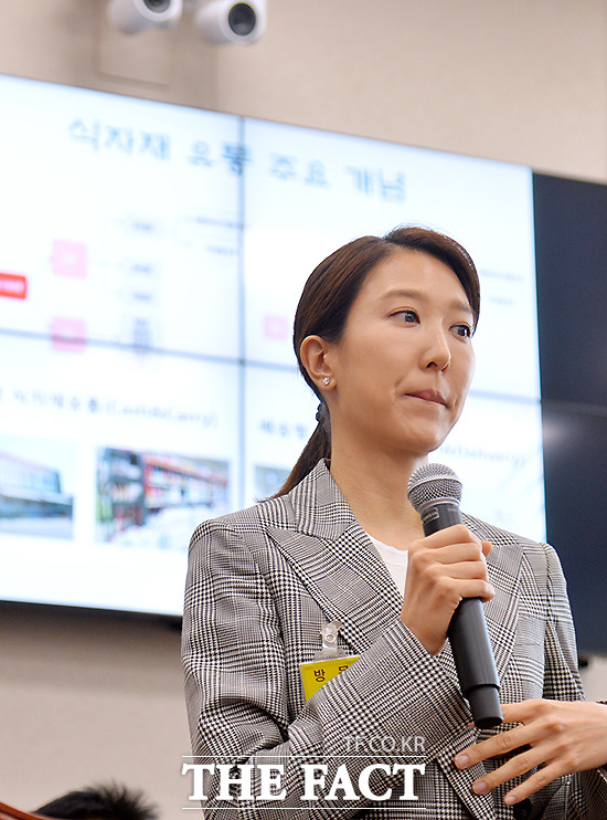 임상민 대상그룹 상무가 8일 오후 4시 국회 산업통상자원위원회 종합감사에 출석해 백재현 새정치민주연합 의원의 질문에 답변하고 있다./문병희 기자