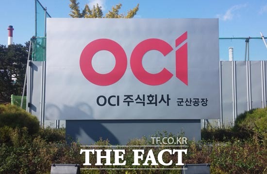 OCI 군산 공장에서 지난 6월 화학가스 누출사고 후 7월에도 정체불명의 가스 누출사고가 발생했다. OCI와 환경부 및 새만금환경청은 누출된 연기는 수증기라고 설명했지만 인근 주민들은 화학가스에 노출됐을 때 나타나는 증상을 호소했다. /군산=권오철 기자