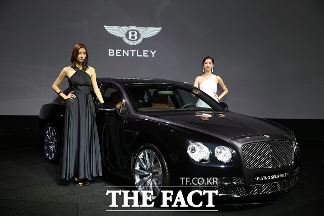 벤틀리모터스 코리아가 한국 고객들을 위해 특별히 제작한 고성능 럭셔리 세단인 플라잉스퍼이 한정판 모델을 출시한다고 13일 밝혔다. 플라잉스퍼 블랙 에디션 / 벤틀리리코리아 제공