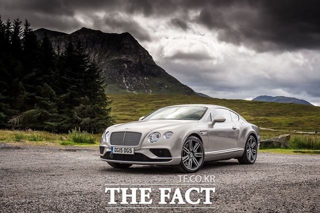 2015 제네바 모터쇼에서 공개된 2016년형 신형 컨티넨탈 GT도 국내 시장에 최초 공개됐다.