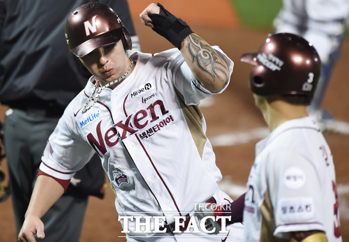 박병호 솔로포! 박병호가 14일 열리고 있는 두산과 준플레이오프 4차전에서 5-2로 앞선 5회말 솔로포를 터뜨렸다. / 목동구장 = 최용민 기자