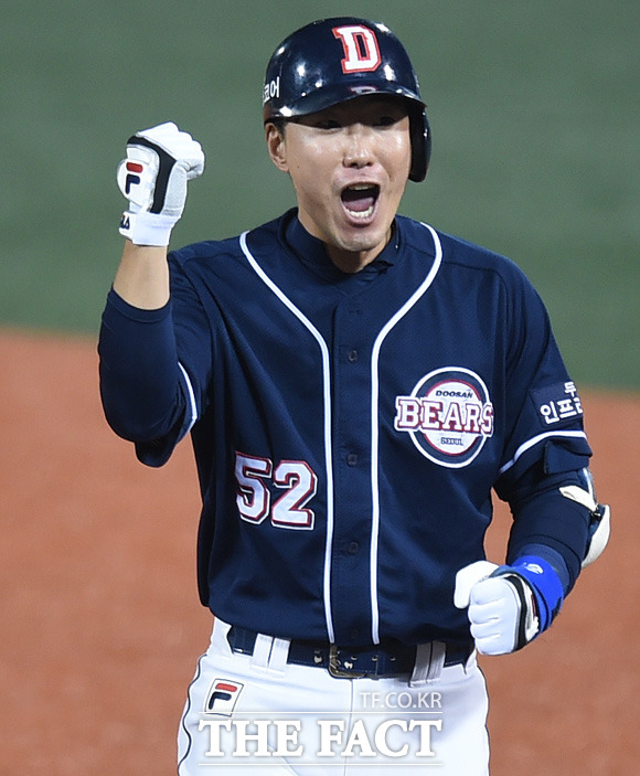 두산 대역전극! 두산이 14일 목동구장에서 열린 2015 타이어뱅크 KBO 리그 포스트시즌 준플레이오프 4차전 넥센과 원정 경기에서 11-9로 이기고 플레이오프에 진출했다. / 목동구장 = 최용민 기자