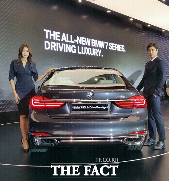 뉴 7시리즈의 판매가격은 뉴 730d xDrive가 1억 3130만 원(이하 VAT 포함), 롱 휠베이스 버전인 뉴 730Ld xDrive 모델이 1억 4160만 원, 뉴 750Li xDrive 1억 8990만 원, 뉴 750Li xDrive 프레스티지 모델은 1억 9200만 원이다.
