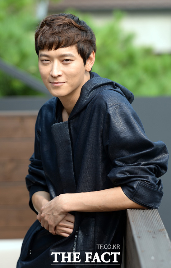 강동원이 영화 가려진 시간 출연을 확정했다. 가려진 시간은 괴물 신인 엄태화 감독이 메가폰을 잡는다. /더팩트 DB