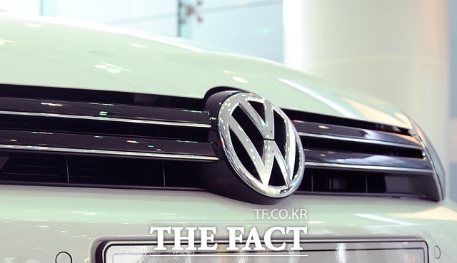 늑장 리콜 아우디·폭스바겐코리아는 2013년 배출가스 부품 결함으로 적발된 A6, 티구안 등 약 2200대 차량을 리콜하기로 했다고 15일 밝혔다. /더팩트DB