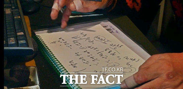 최후 승자는? 청송철학원 김정섭 원장은 안철수 의원이 청와대로 갈 가능성이 높다고 했고, 김병찬 씨는 관상·손금·사주·태몽 네 가지를 살펴보면 여당에서는 반기문 총장, 야당에서는 박원순 시장 두 사람을 꼽을 수 있다고 밝혔다./더팩트DB