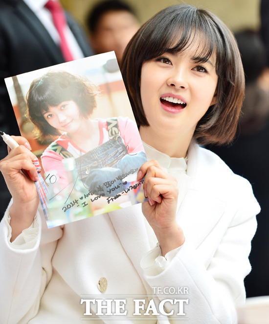 고아라, 나정이가 이렇게 잘 어울릴 줄 몰랐죠? 고아라는 tvN 응답하라 1994에서 긴 머리를 단발로 자르고 사투리를 거침없이 뱉어 드라마의 흥행을 이끌었다. /더팩트 DB