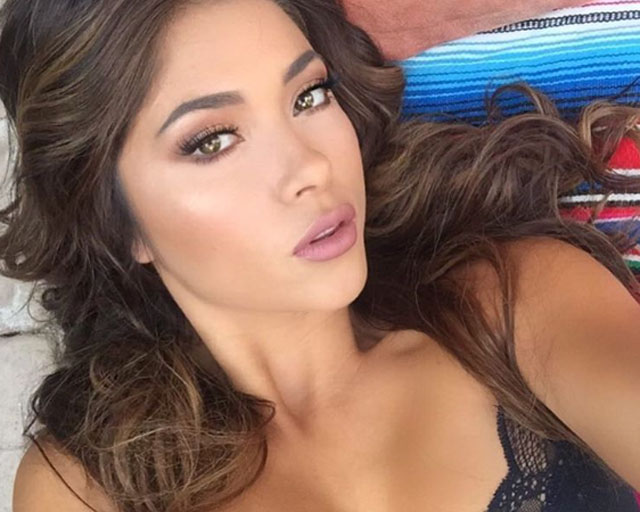 아리아니 셀레스티의 치명적인 침대 셀카 옥타곤 걸 아리아니 셀레스티는 침대 위에 누워 남다른 미모를 뽐냈다. /아리아니 셀레스티 인스타그램