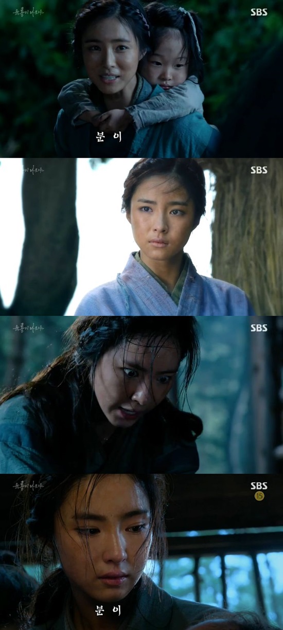 육룡이 나르샤 신세경, 동생 죽음 직면. 육룡이 나르샤에서 신세경이 어린 동생의 죽음을 맞닥뜨리고 충격에 빠졌다. /육룡이 나르샤 방송 캡처