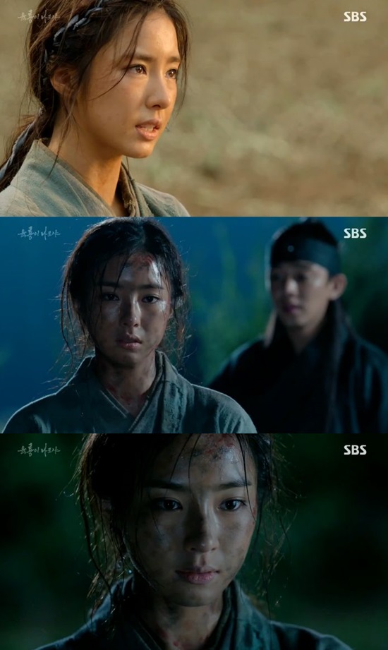 육룡이 나르샤 신세경의 복수. 육룡이 나르샤에서 신세경은 잘못된 국법에 분노를 표출하는 방법으로 관아 곡식을 불태웠다. /육룡이 나르샤 방송 캡처