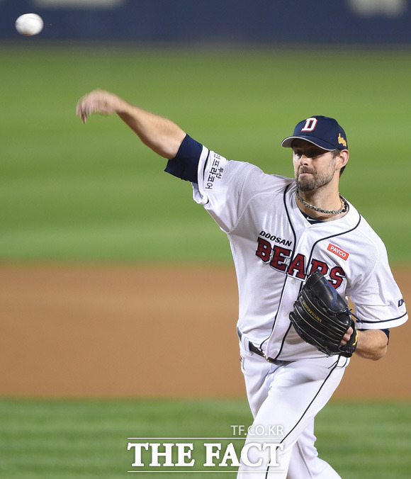 에이스 니퍼트! 니퍼트가 22일 열린 2015 타이어뱅크 KBO 리그 플레이오프 4차전 NC와 홈 경기에서 7이닝 완벽투를 펼쳤다. / 잠실구장 = 최용민 기자