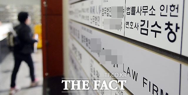 김 전 지검장은 은둔 1년 2개월여 만에 서울 서초구 서초동 법조타운에 법률사무소 인헌을 개업했다. /서초동=이효균 기자