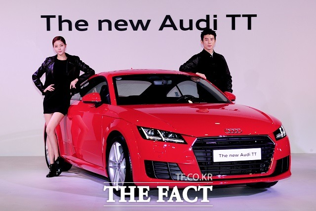 아우디 코리아는 29일 서울 중구 장충동 반얀트리 호텔에서 프리미엄 콤팩트 스포츠카 TT의 3세대 모델인 더 뉴 아우디 TT의 출시행사를 열고 본격적인 판매에 들어갔다. / 아우디 코리아 제공