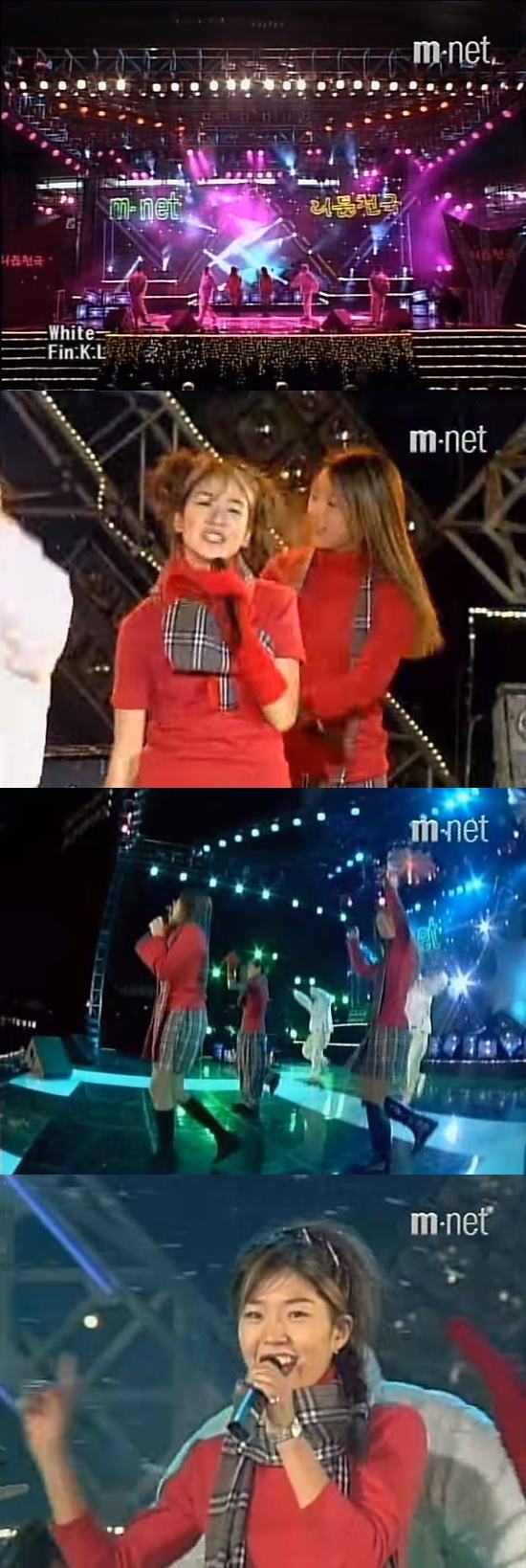 무대에서 화이트를 열창하고 있는 핑클 멤버들. 핑클의 화이트는 지난 1999년 발표된 핑클의 2.5집 스페셜에 수록된 곡이다. /엠넷 방송 화면 캡처