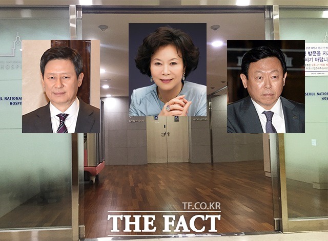 신동주(왼쪽) 회장이 3일 오전 9시부터 오후 6시 30분까지 아버지 곁을 지킨 가운데 오후 2시 30분 경 병원을 방문한 신동빈 회장(오른쪽)과 이야기를 나눈 것으로 알려졌다. 신영자 이사장은 이날 저녁 신동주 회장과 교대해 아버지 신 총괄회장 곁을 지켰다. /더팩트DB, 롯데 재단