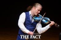 [TF포토] 바이올린 선율 전하는 파벨 슈포르츨