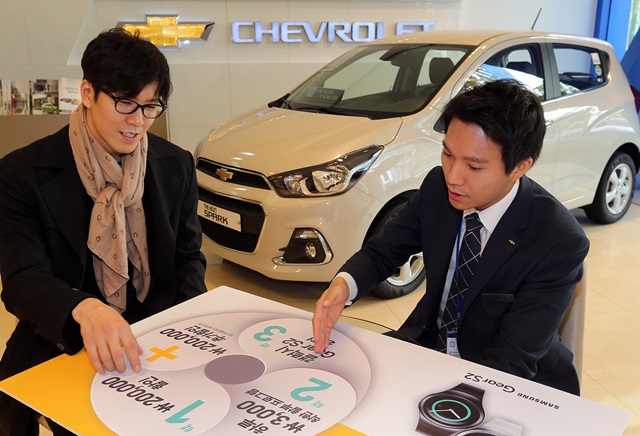 쉐보레(Chevrolet)가 11월 한달간 더 넥스트 스파크(THE NEXT SPARK)를 구입하는 고객에게 현금할인 및 할부 프로그램 등 특별한 혜택 3가지를 제공한다고 13일 밝혔다. /한국GM 제공