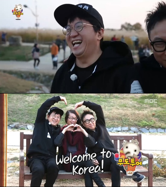 무한도전-무도투어에서 가이드로 분한 정형돈. 14일 방송된 MBC 무한도전-무도투어에서 방송인 정형돈이 변함없는 예능감으로 시청자에게 웃음을 선사했다. /MBC 캡처