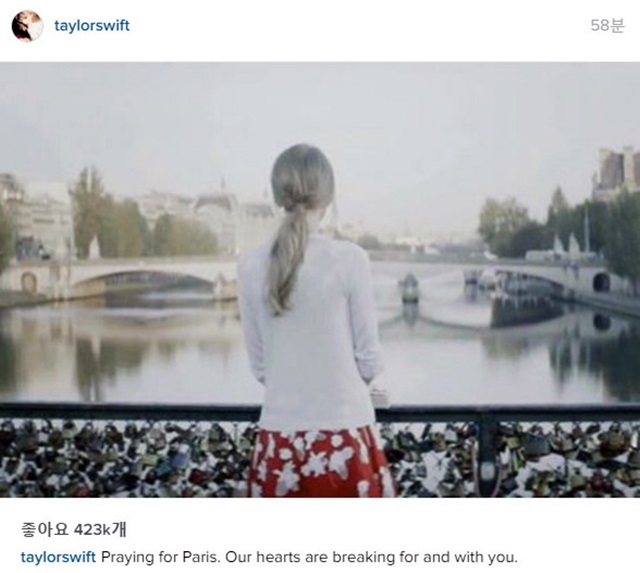 팝스타 테일러 스위프트도 파리를 위한 기도에 동참했다. 테일러 스위프트는 사진을 올리며 이번 테러에 희생된 이들과 가족에게 힘을 보탰다. /테일러 스위프트 인스타그램