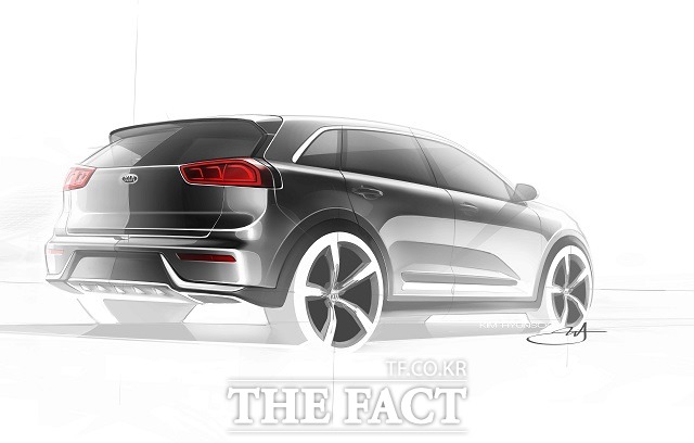 니로는 카파 1.6GDi 엔진에 6단 DCT를 적용해 최대 출력 105마력, 최대 토크 15.0kg.m의 성능을 발휘하며, 1.56kWh 배터리와 35kw 모터를 장착했다.