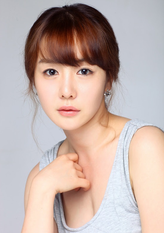영화 위선자들의 주연배우 송은진. 여배우 송은진이 출연한 영화 위선자들이 오는 26일 개봉한다. /송은진 제공