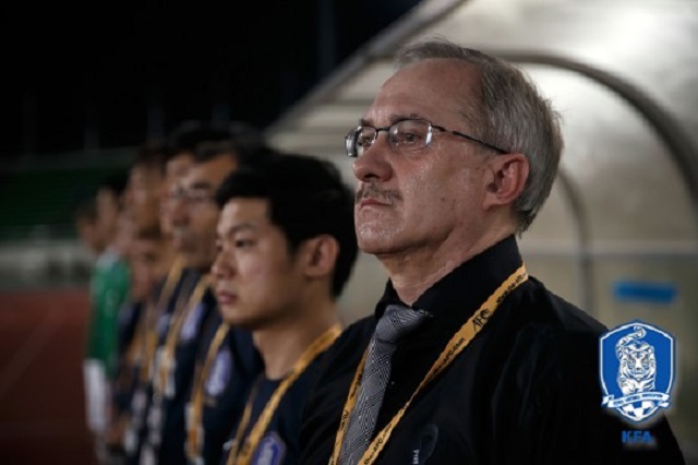 슈틸리케호 순항! 울리 슈틸리케 감독이 이끄는 한국이 17일 열린 라오스와 2018 러시아 월드컵 아시아 지역 2차 예선 라오스와 원정 경기에서 5-0으로 크게 이기고 6연승을 질주했다. / 대한축구협회 제공