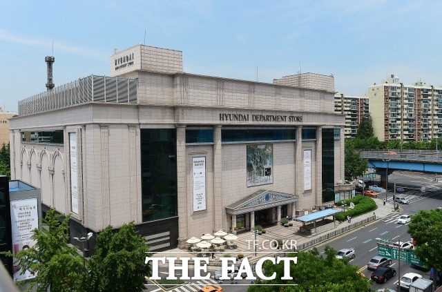 현대백화점은 새해 첫 세일 기간 동안 신장률을 끌어올리기 위해 8일부터 14일까지 전국 15개 점포에서 핫프라이스 위크를 진행한다고 밝혔다. /더팩트DB