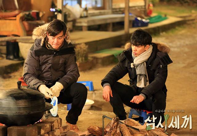 농촌 예능 프로그램 tvN 삼시세끼. 삼시세끼는 전원에서의 소박한 생활을 재미있게 보여줘 인기를 얻었다. /tvN 삼시세끼 공식 홈페이지