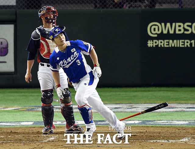 미국전 쐐기 스리런의 주인공 한국 박병호는 미국과 프리미어12 결승전에서 4회 3점 홈런을 터뜨렸다. /닛칸스포츠 제공
