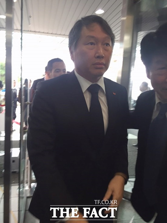 최태원 SK 회장이 24일 오전 11시 8분께 김영삼 전 대통령의 빈소를 찾아 애도를 표했다. /서민지 기자