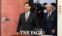 [TF포토] 정보위원회 회의 참석하는 주호영-이병호