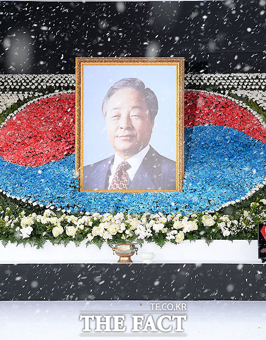 눈 내리는 날, YS는 떠났습니다 지난 22일 서거한 고 김영삼 전 대통령 국가장 영결식이 지난 26일 국회의사당 앞뜰에서 엄수됐다./국회=임영무 기자