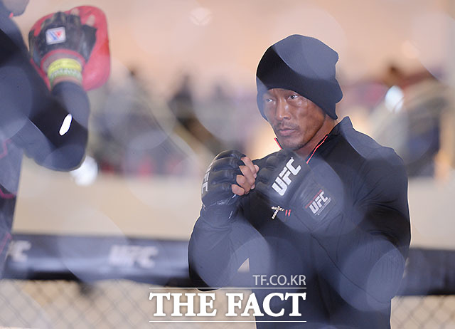 추성훈, 논란의 판정패! 추성훈이 지난 28일 서울 올림픽체조경기장에서 열린 UFC 파이트 나이트 서울 미나와 맞대결에서 3라운드 우세한 경기를 펼치고도 판정패해 논란이 되고 있다. / 이덕인 기자